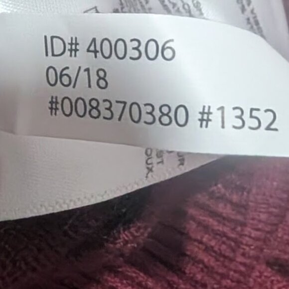 Express | Deep V Contrasting Sweater In Red/Burgundy - Picture 9 of 12